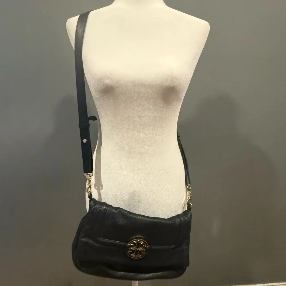 *PRE-OWNED* Tory Burch Amanda Foldover Crossbody Bag - Picture 10 of 11